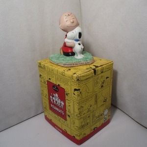 ビンテージ Hallmark SNOOPY HUGS FIGURINE Kl278