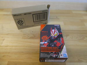 098-Z92) 中古品 仮面ライダーギーツ ブーストマグナムフォーム＆フィーバーフォームパーツセット S.H.Figuarts フィギュア 輸送箱