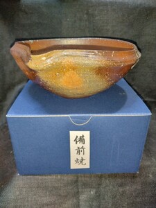 備前焼　黄ゴマ片口鉢(高さ５cm　口径１３cm　底面径５cm)　　紙箱付　送料は￥５１０です！！