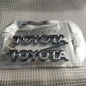 【送料無料】TOYOTA エンブレム ２枚組 メッキシルバー 横7ｃｍ縦1.5ｃｍ トヨタ ② ミニサイズ