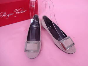 定番人気♪ Roger Vivier ロジェヴィヴィエ　【ベル ヴィヴィエ　トランペット 】スエードパンプス　グレージュ　36 1/2　 定価¥ 111,100 