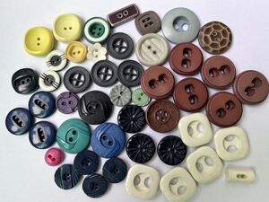 即決 ボタン 50個 11~27mm 大量 プラスチック 樹脂 現行品&ヴィンテージミックス フランス輸入