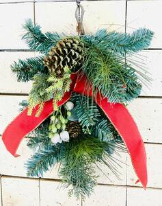 新品　未使用　 pinecone＆もみの木＆レッドリボン　スワッグ　クリスマススワッグ　Christmas　Xmas　40㎝くらい
