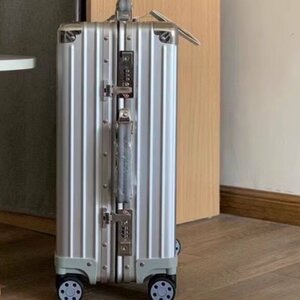 RIMOWA リモワ Classic Fight 20インチ 37リットル 機内持ち込み Cabin スーツケース トランク リモワ 希少 中古