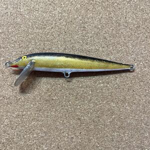 中古品　ラパラ カウントダウン ミノー 口紅　フローティング　RAPALA COUNTDOWN 全長約11cm