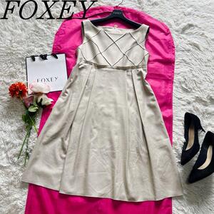 【美品】FOXEY NEW YORK 膝丈ワンピース フレア ベージュ 40　フォクシーニューヨーク　L　ノースリーブ