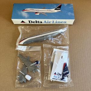 ■FLIGHT MINIATURES 1/200 デルタ航空 B737-300 スナップフィットモデル【中古品】■Delta Air Lins