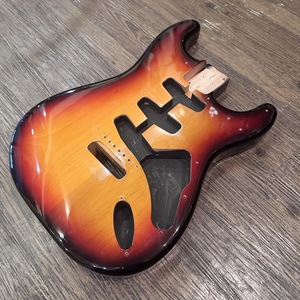 Yamaha ST-800R Guitar Body エレキギター ボディ -z836