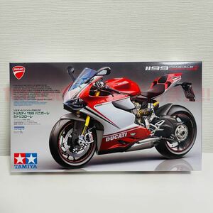 タミヤ模型 ドゥカティ 1199 パニガーレS トリコローレ 1/12 DUCATI 1199 Panigale S Tricolore オートバイシリーズ No.132 プラモデル