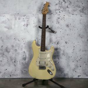 24K097 6 Squier by Fender BULLET STRAT スクワイヤー エレキギター ストラトキャスター ソフトケース付き 中古 