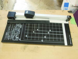 w240426-001A5 CARL DC-111 デスクカッター 裁断機 カール 事務 紙 業務用 個人 店舗