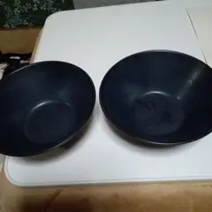 黒い陶器製の丼 2サイズセットニトリカルエクレ