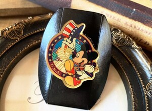 Disney ヴィンテージ ディズニー ミッキー ピンバッジ 2001年 世界の旅 コレクション USA グッズ レトロ mickey pins goods vintage C