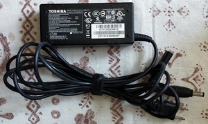 TOSHIBA ACアダプター PA3917U-1ACA 中古