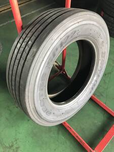 K957-1-2 ☆245/70R19.5 中古1本！ ダンロップ SP122 残溝10ｍｍ 2016年製　スペア用に♪ k40