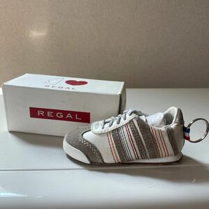 REGAL リーガル　スニーカーキーホルダー