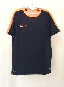 ★ 美品　NIKE DRI-FIT　ワンポイント刺繍　半袖Tシャツ　サイズL (155cm) ★