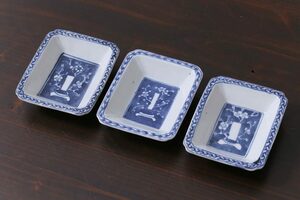R-035738 江戸期　梅の図　和の空間を彩るアンティークの染付小皿3枚セット(角皿、和食器)(2)