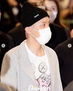 ■BTS J-HOPE-ホソク-着用 KAWS-カウズ-×コムデギャルソンシャツ 限定Tシャツ-A-■サイズL■新品タグ付■国内直営店正規品