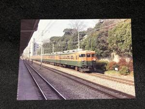 【昔の鉄道写真】LC260-24■千駄ヶ谷駅■9431M■クハ167＋モハ166■昭56.1.18■国鉄/国電■r-64