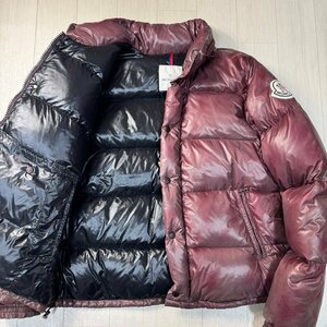 表記5 2XL-3XL相当★モンクレール/MONCLER デカロゴ 袖ワッペン 光沢ナイロン ダウンジャケット アウター 収納フード 極暖 メンズ ボルドー