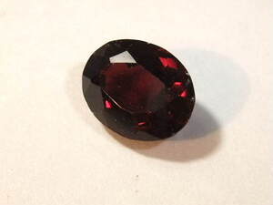 ガーネットgarnet 2.85ct 綺麗カット石 未使用とリユースの宝飾用色々　1　情熱の石 パワーストーン色々まとめてたくさん同梱可 125-17 