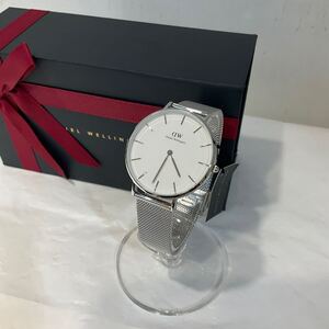 Daniel Wellington ダニエルウェリントン 腕時計 シルバー K35SW001 箱付き 689644