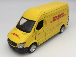 1/36 メルセデスベンツ　DHL スプリンターバン　ダイキャスト製ボディ　プルバック ミニカー　商用車　カーゴバン　クーリエ　働く車