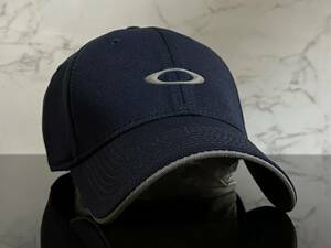 【未使用品】48F★OAKLEY オークリー キャップ 帽子 CAP 上品で高級感のあるネイビーの伸縮素材にグレーロゴ《伸縮前59㎝-62㎝位迄》