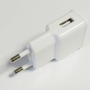 #f3g■ AC/DCアダプター TRAVEL ADAPTER【UAZ012】出力 5V 1A・情報は画像のみ・未使用に近い中古品【動作未確認・無補償】