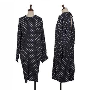 コムコム コムデギャルソンCOMME des GARCONS レーヨンドット後ろ開きラウンドカラーワンピース 紺白S