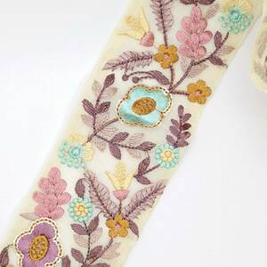 インド刺繍リボン 約68mm 花模様 クリームベース　パステル