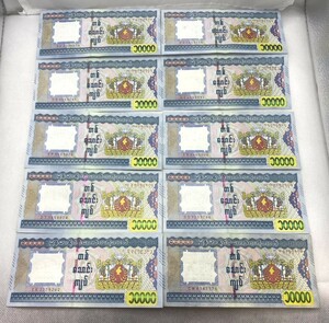 Z562★1円～ ミャンマー 10000 チャット 10枚 セット KYATS 紙幣 外国紙幣 海外紙幣 お札 100000チャット分（10000チャット×10枚） 保管品