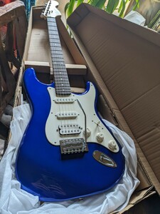 《未使用 美品》Squier by Fender/スクワイヤーbyフェンダー エレキギター Stratocaster AFFINITYSeries SSH配列CandyBlue☆元箱付