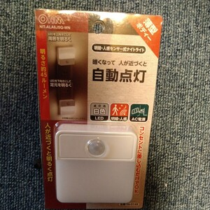 オーム電機 　LED明暗人感センサー式ナイトライト 室内用 　NIT-ALA6JSQ-WN 品番 06-0148 OHM　新品　未使用　未開封品 自動点灯ライト　