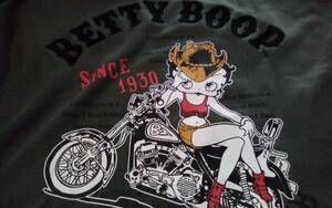 ☆BETTYBOOP ☆BIKER BETTY☆WILDONE ☆カッコいい！バイカー麦わら帽子ベティちゃんのモスグリーン色長袖トレーナーです(o^―^o)サイズＬ