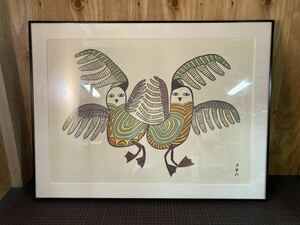 【A8501O175】Two Birds of Baffin Lucy Qinnuayuak作 絵画 美術品 アート 壁掛け 鳥 鳥モチーフ 画家 額装 海外アーティスト 複製 印刷