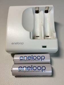 ■即決■美品■エネループ(eneloop)■NC-TGR02■単3・単4形兼用 急速充電器■HR-3UTGA■単3電池 2本付■SANYO■動作品■