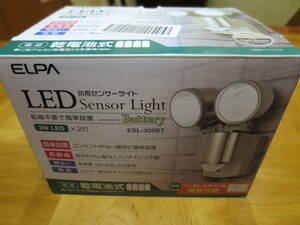 ★希少！ 生産終了品 未使用 ELPA ESL-302BT センサーライト 乾電池式 白色 3W LED×2灯 シャンパンゴールド★