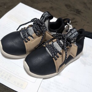 ★新品未使用品　ZARA　Kids　軽量 スニーカー17.5cm★