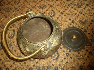 鉄製茶壺・鉄瓶（１２７）