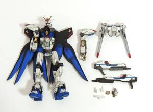 □ 【ジャンク品】 BANDAI 機動戦士ガンダムSEED DESTINY MG 1/100 ストライクフリーダムガンダム ガンプラ 組立済 塗装済 中古 現状品 ③