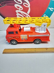 昭和レトロ　プラスチック製　消防車　美品　中古品　日本製