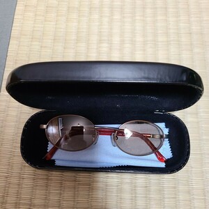 GUCCI サングラス グッチ、度数無、メガネ内側には GUCCI MADE IN JAPAN,GG1370J 2XK49□18ー140表示、1、2度着用、美品、レディース用