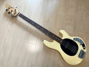 Musicman Stingray HS 4 USA製です。