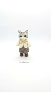 猫 約7.5cm　アイボリーのハーフコート猫　ミニチュア 羊毛フェルト ハンドメイド インテリア雑貨 kinako