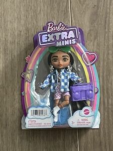 Barbie Extra minis バービー　人形