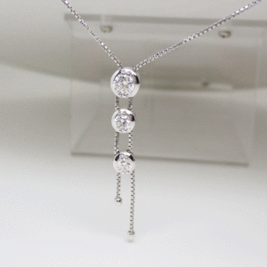 TASAKI 田崎真珠　K18WG　ホワイトゴールド 上質ダイヤモンド ネックレス 0.56ct (3石計）トリロジー 新品同様　美品　送料無料！！