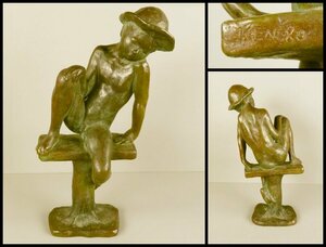 【宏】1636) KEN,80 ブロンズ 少年 裸体 在銘/(椅子ブロンズ彫刻美少年帽子をかぶる少年)