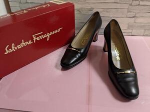 美　　　　　品！　Salvatore Ferragamo サルヴァトーレ フェラガモ　パンプス 　22112855 